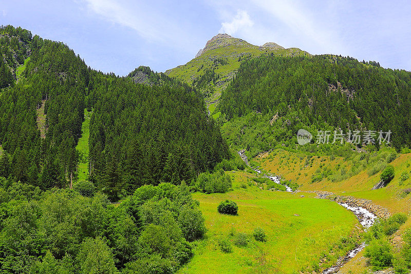 Timmelsjoch - Rombo pass -山口之间的奥兹塔尔阿尔卑斯山在奥地利，和Dolomites在意大利-阿尔卑斯山景观在奥地利奥兹塔尔泰罗尔-雄伟的景观与河流瀑布，戏剧性的蒂罗尔山脉全景和田园诗般的草地，奥地利和意大利